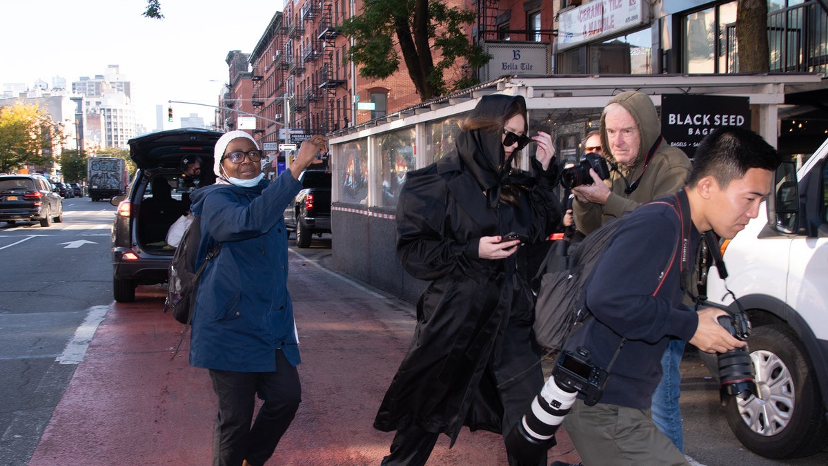 Anna Sorokin swarmed by photographers in NYC
