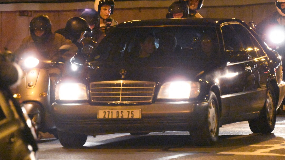 Photographers chase Lady Diana's car