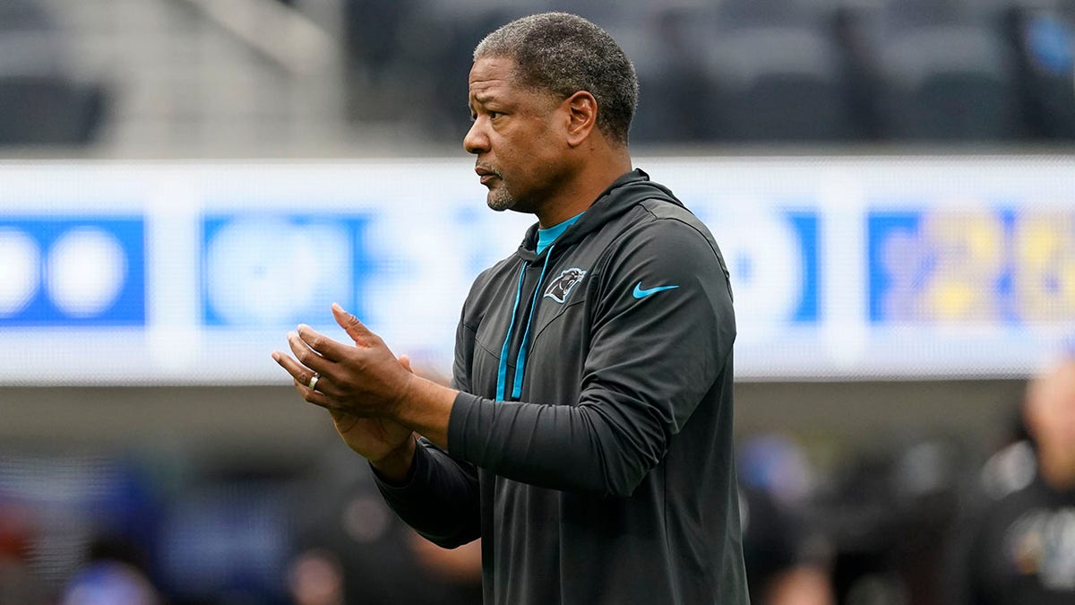 Steve Wilks during warm ups