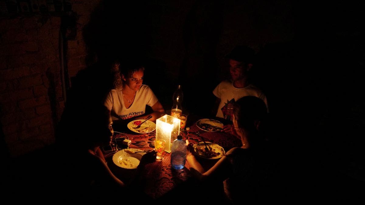 Family has dinner during power blackout