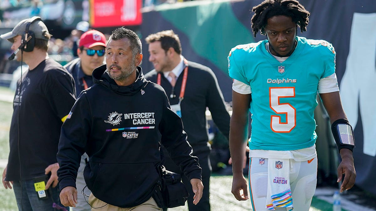 Dolphins' Teddy Bridgewater held out of game vs Jets under revised  concussion protocol: report