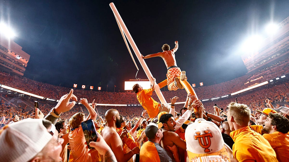 Tennessee fans celebrate win