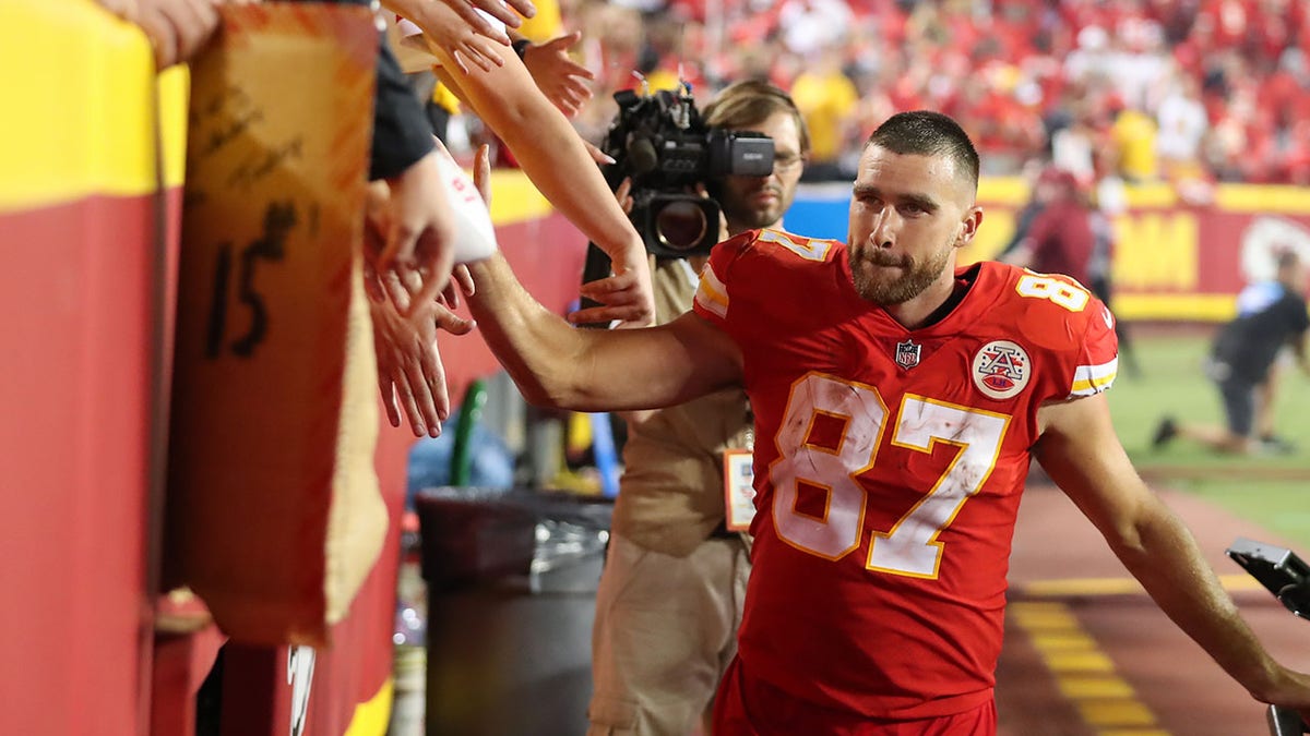 NFL fans ask 'what is he wearing' at Chiefs star Travis Kelce's