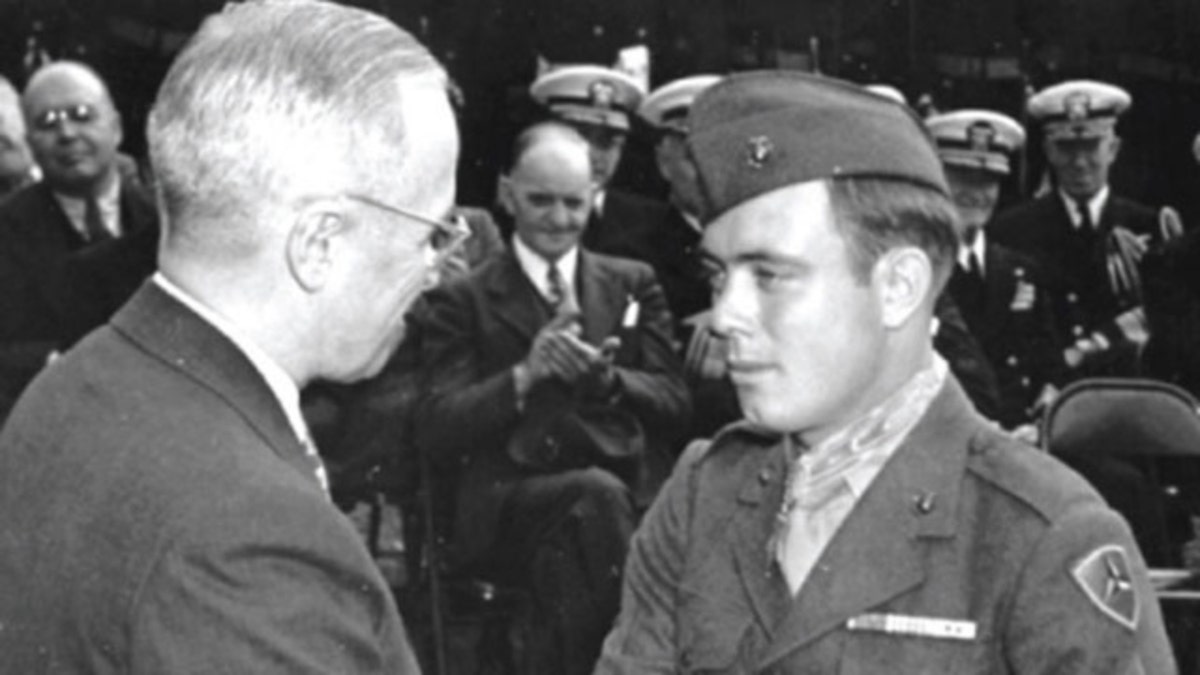 Woody Williams receiving the Medal of Honor.