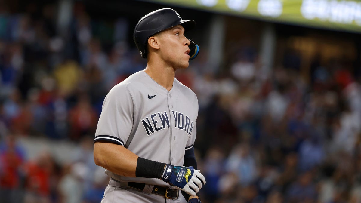 Aaron Judge reacts to flying out