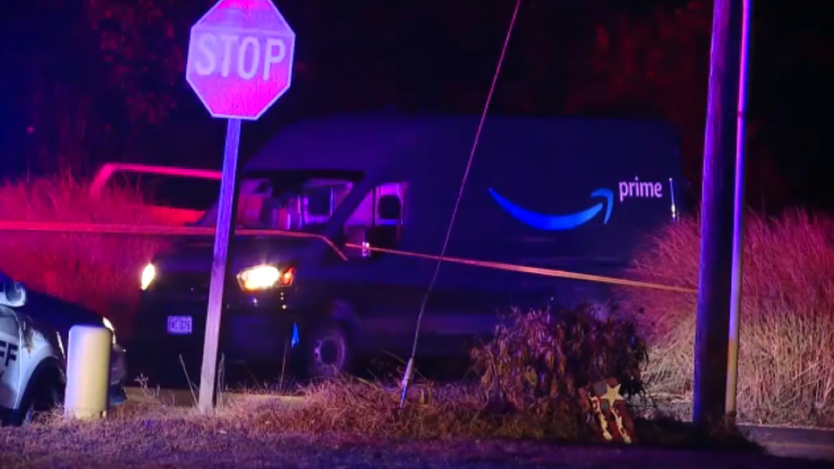 Amazon truck in Excelsior Springs