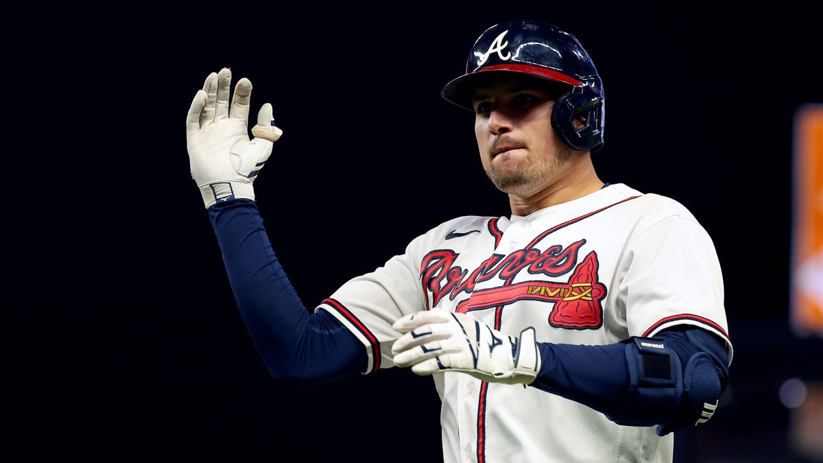 Austin Riley high fives teammates