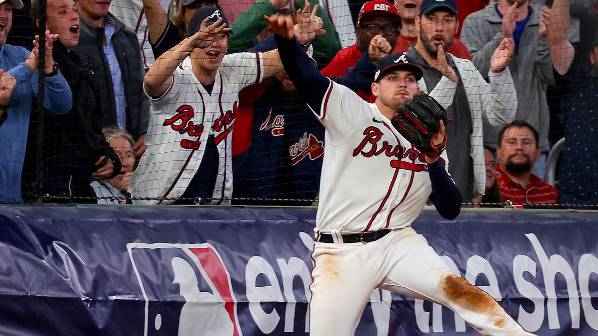 Braves' Austin Riley makes ridiculous catch that leaves Phillies stunned