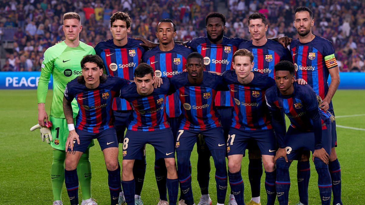 Barcelona takes team photo