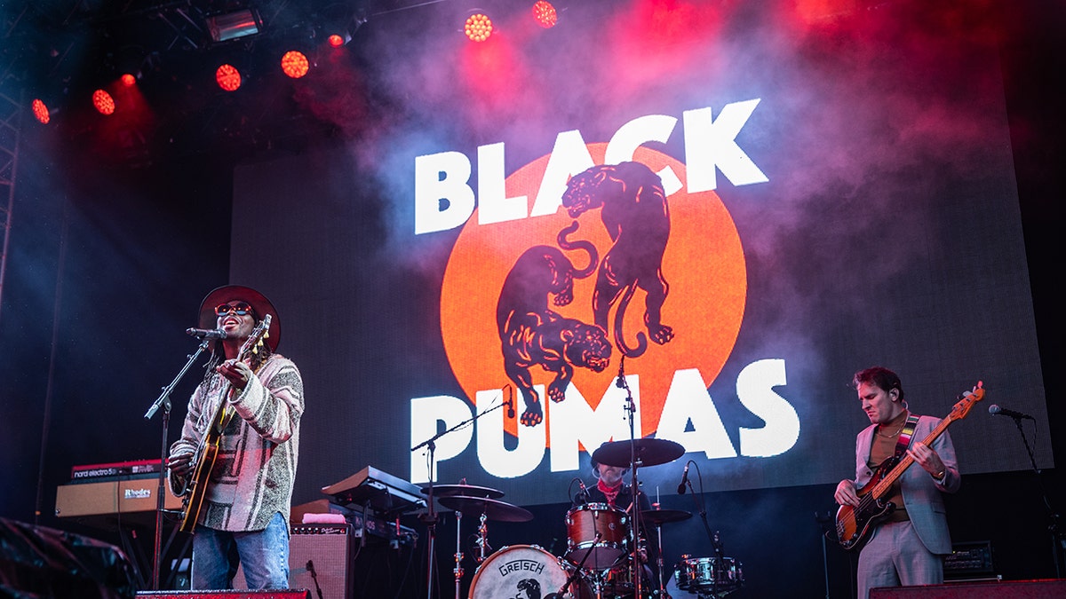 Black Pumas Bring Down the Hammer Behind Powerhouse Singer Eric Burton: The  frontman might not admit it, but he's a professional - Music - The Austin  Chronicle