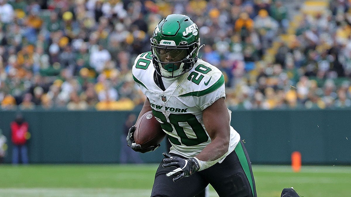 What on earth happened to NY Jets RB Michael Carter?