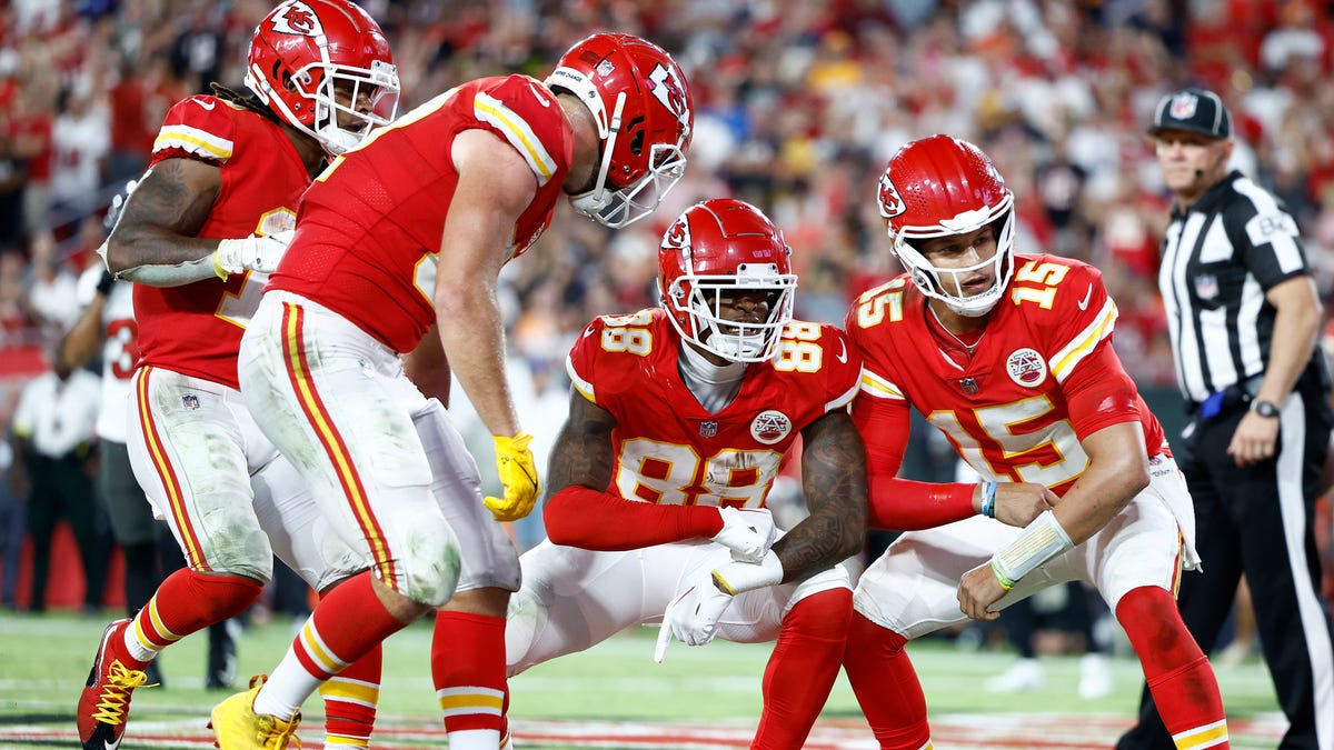 Chiefs players celebrate touchdown