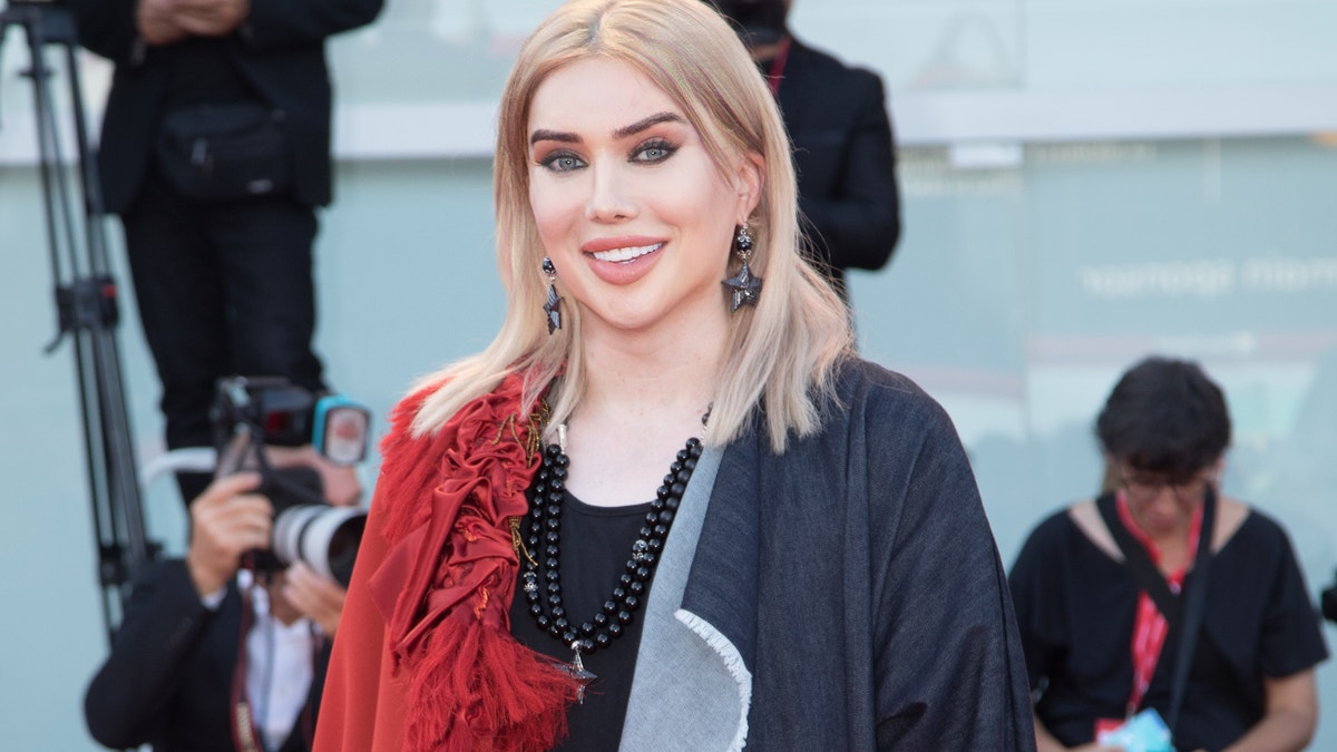 Oli London detransitioning