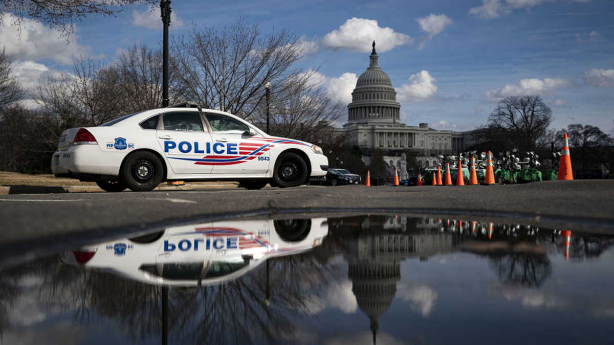 Metropolitan Police vehicle in DC, US capitol in background