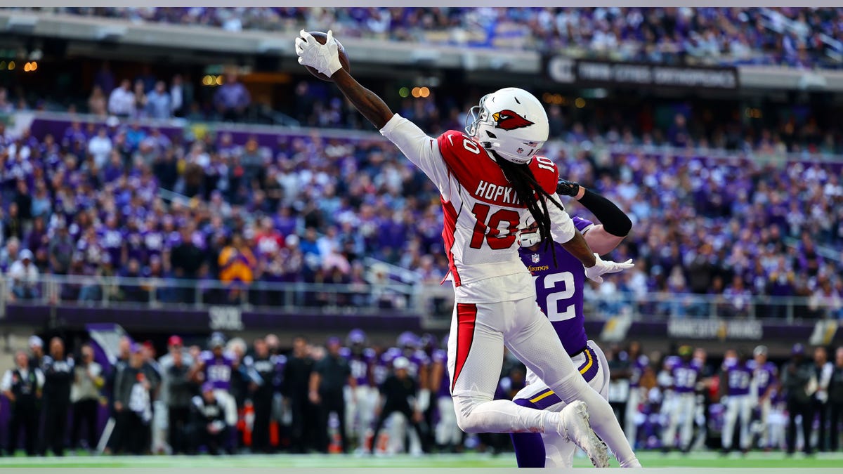 DeAndre Hopkins reaches out for ball