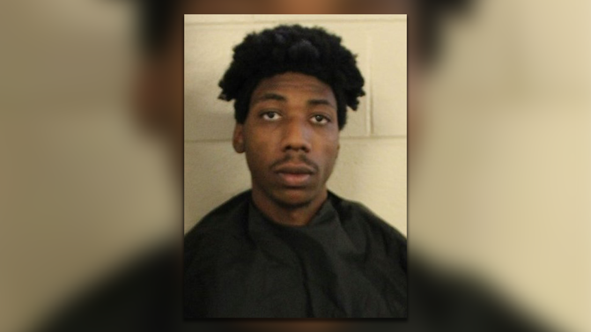 Mugshot of 22-year-old Robert Dubose Jr.