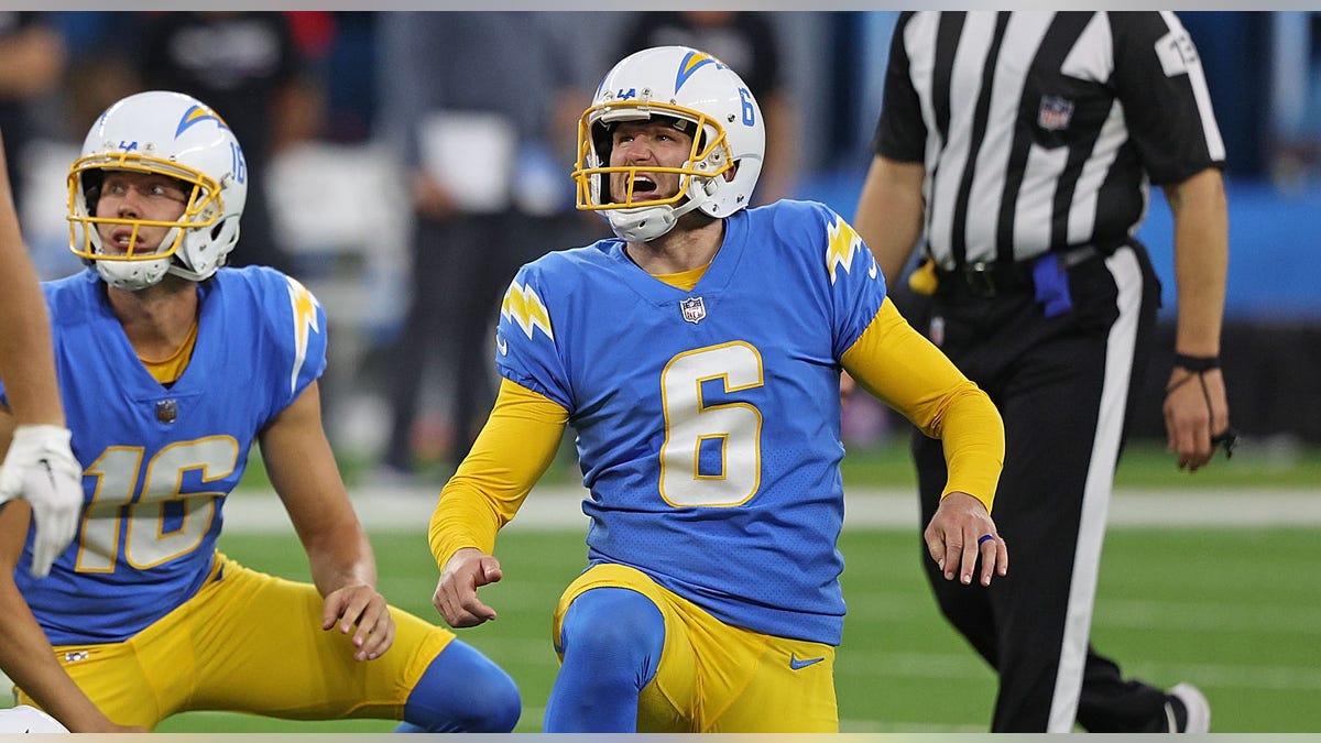 Dustin Hopkins grimaces after hitting field goal