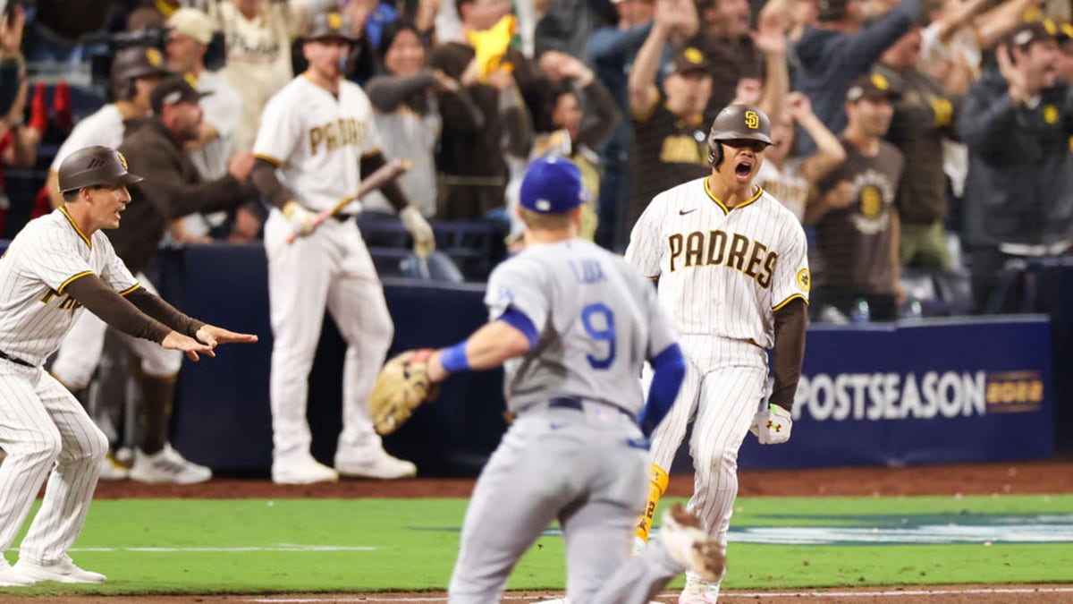 Padres celebrate ousting Dodgers, NLCS bid with nightlong party