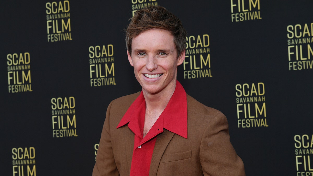 Eddie Redmayne red carpet