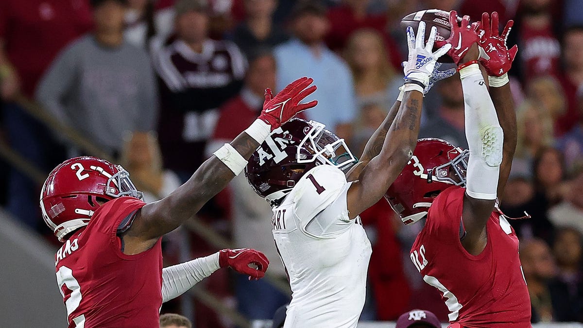 Evan Stewart makes catch