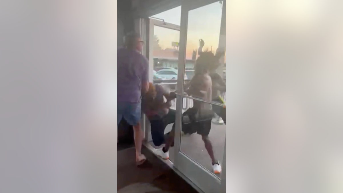 Hooters fight