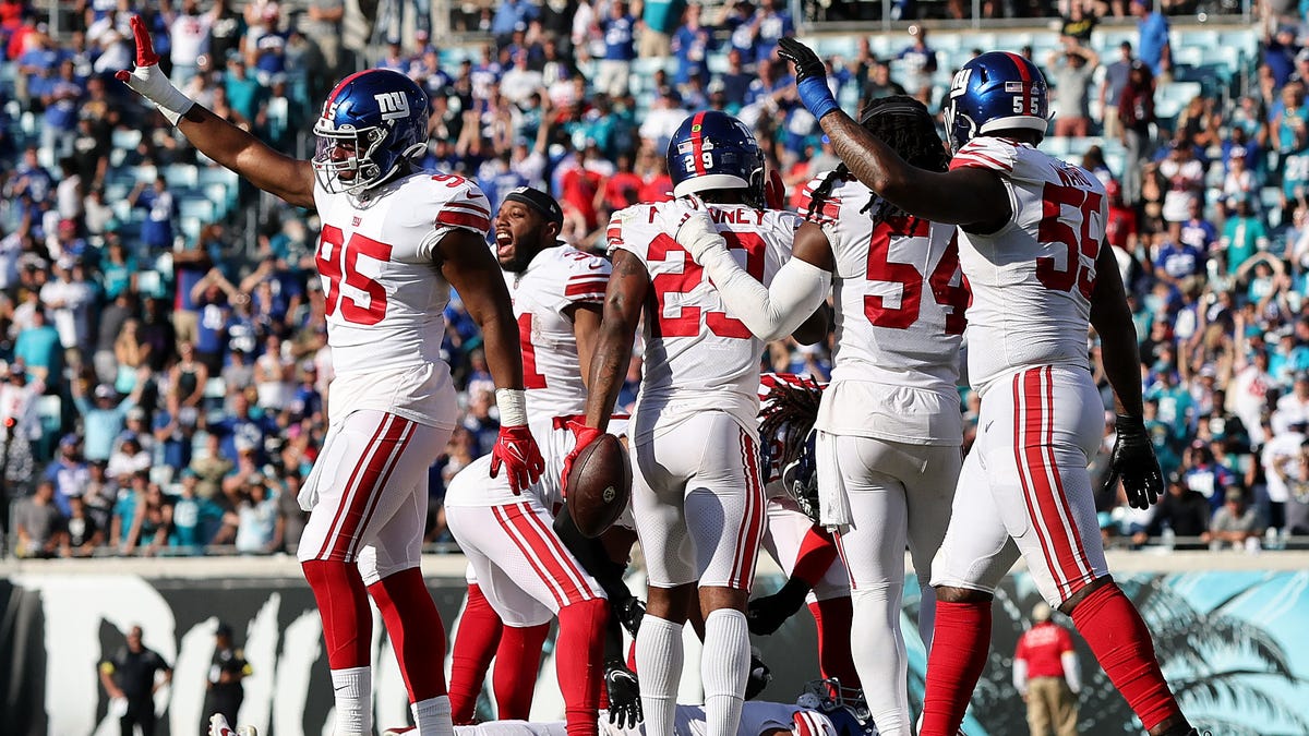 Giants' crazy goal-line tackle leads to fourth straight win