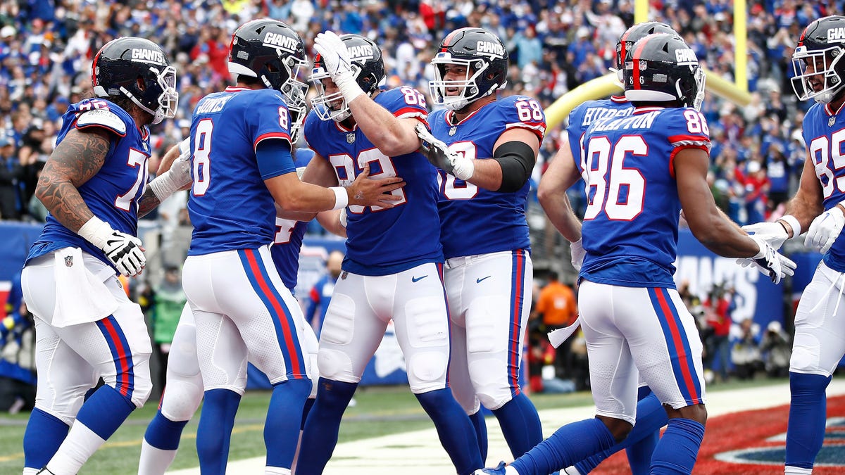 Giants celebrate touchdown