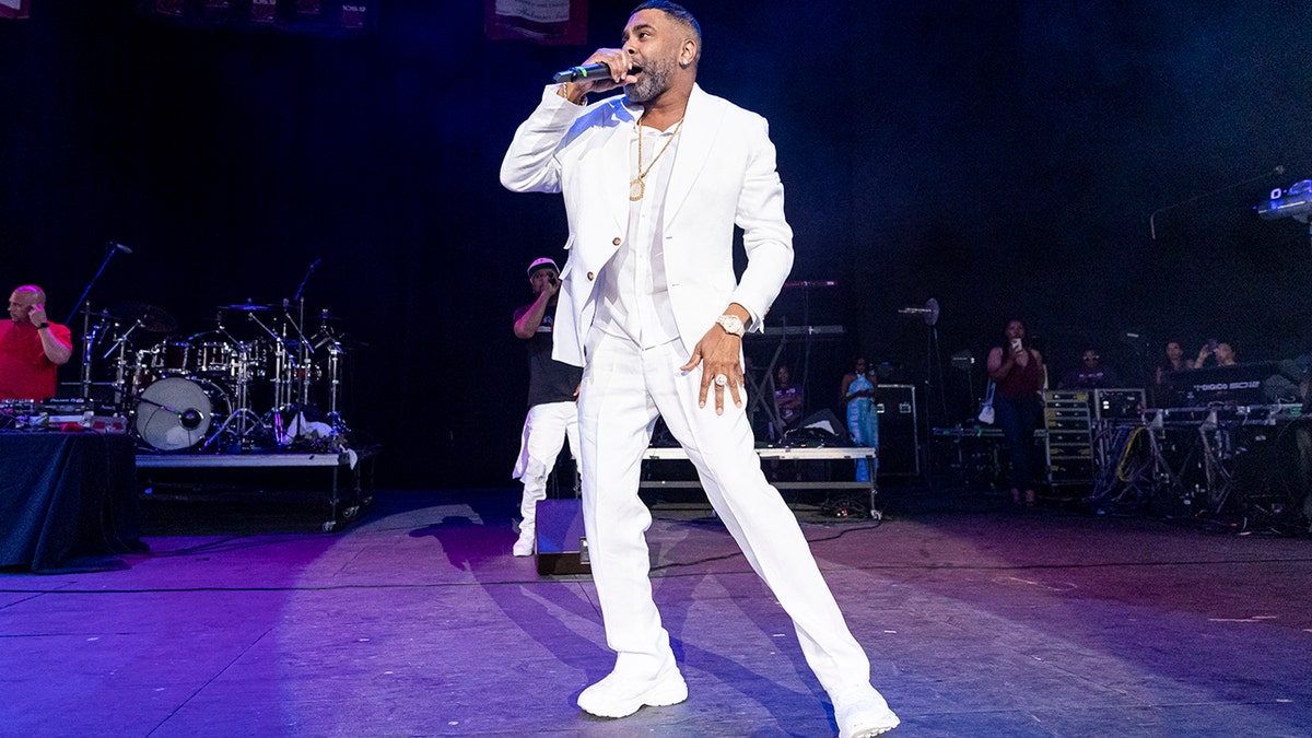 Ginuwine performance