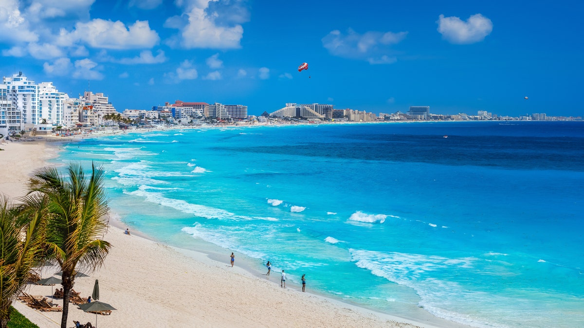Wide shot of summer day in cancun