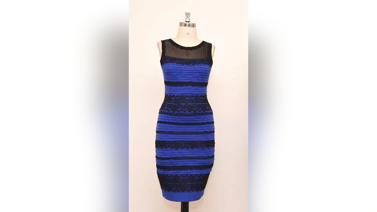 I tried to recreate the famous blue/black dress illusion in