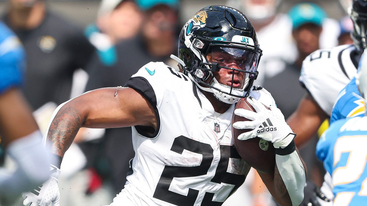 AP source: Jets acquiring RB James Robinson from Jaguars