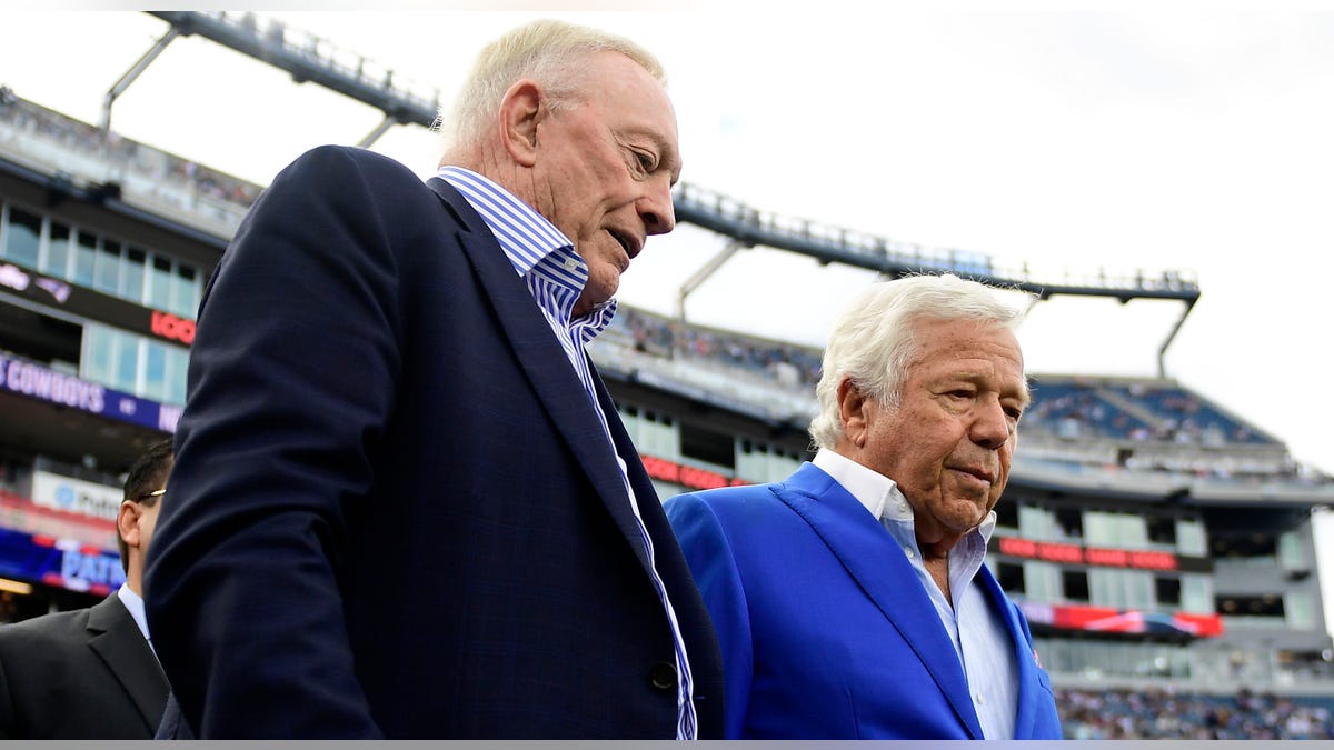 Jerry Jones and Robert Kraft talk
