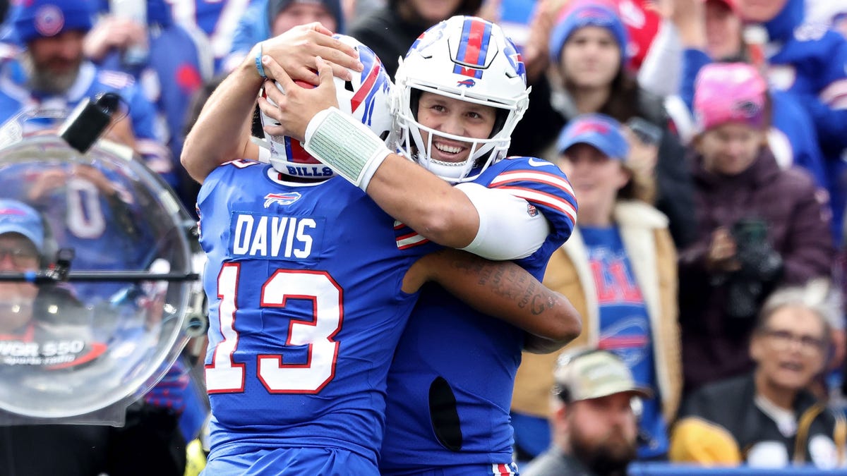 Josh Allen's ridiculous stat line leads to blowout win over Steelers