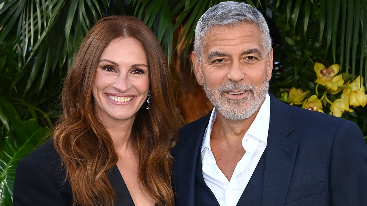 Julia Roberts and George Clooney at 'Ticket to Paradise' premiere