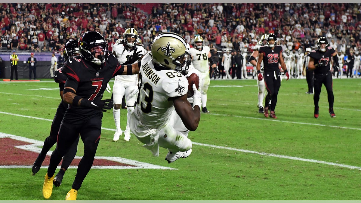 Juwan Johnson dives in end zone