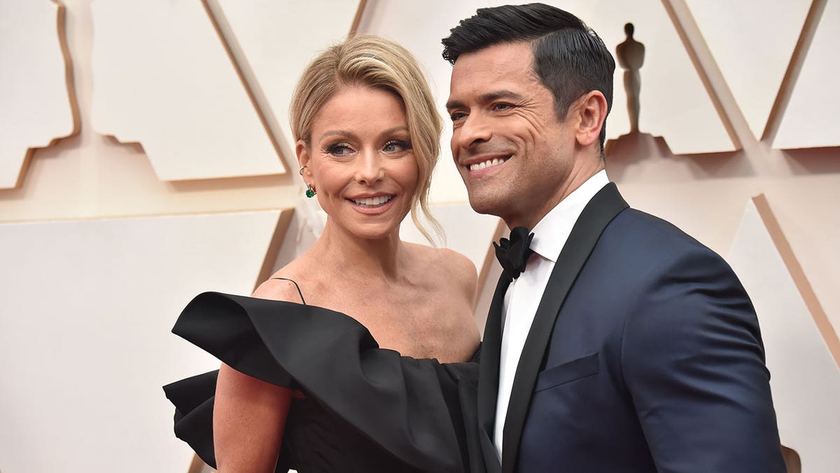 Kelly Ripa and Mark Consuelos