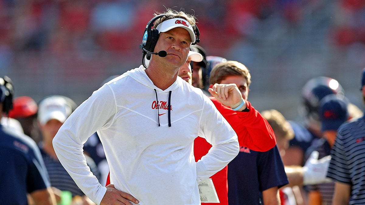 Lane Kiffin not pleased