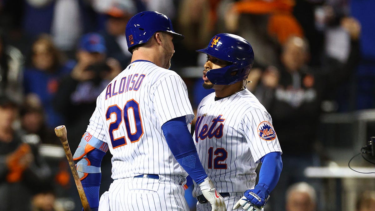Francisco Lindor and Pete Alonso celebrate home run