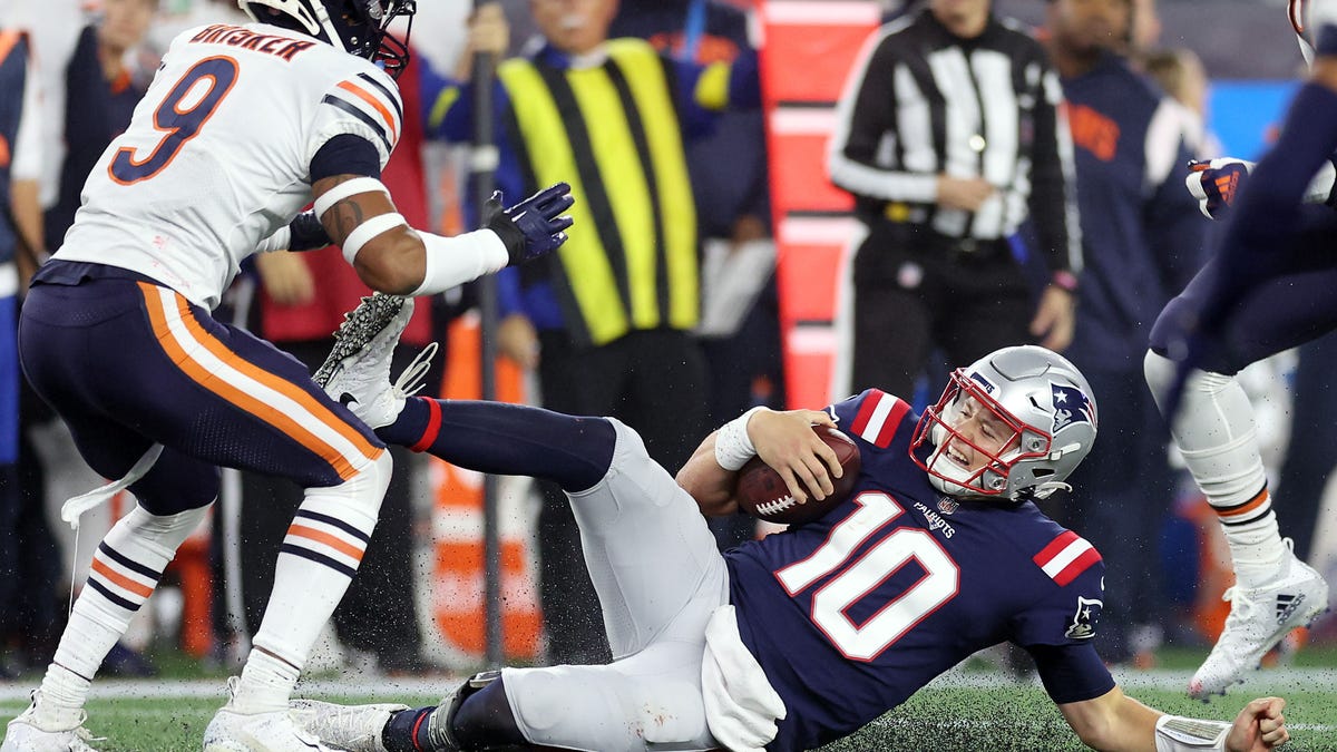 Patriots – Bears: Mac Jones congratulates Bailey Zappe after MNF TD