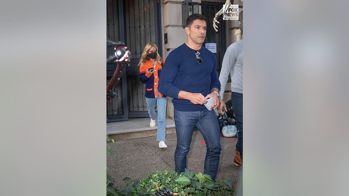 Kelly Ripa and Mark Consuelos in NYC