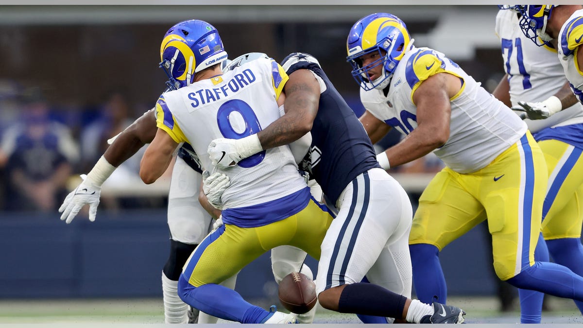 Micah Parsons sacks Matthew Stafford