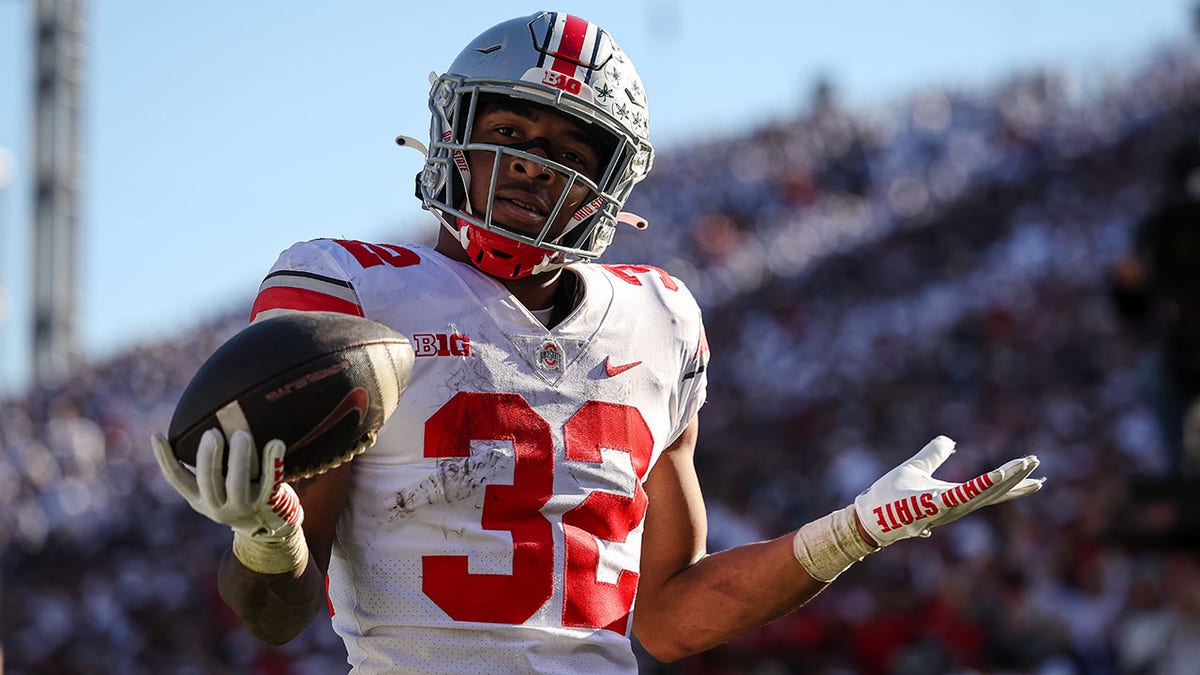 TreVeyon Henderson celebrates touchdown