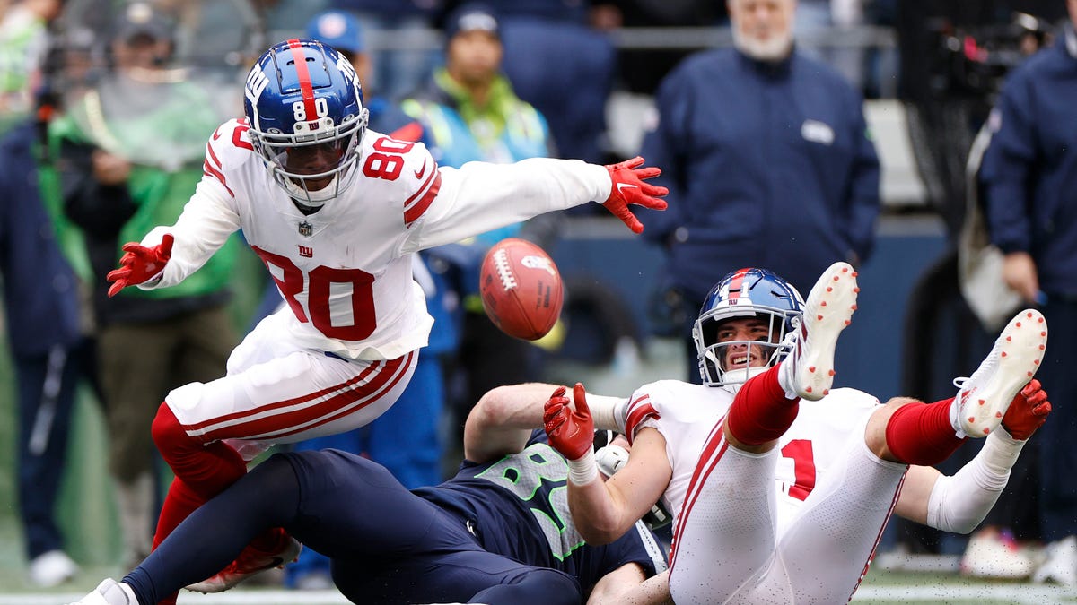 New York Giants wide receiver Richie James' second punt-return fumble gives  the Seattle Seahawks prime field position in crunch time