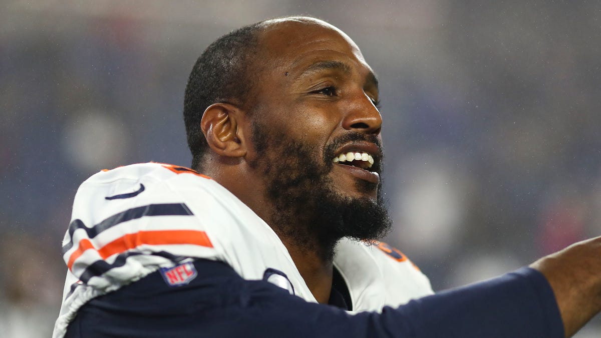 AP source: Eagles acquire 3-time Pro Bowler Quinn from Bears