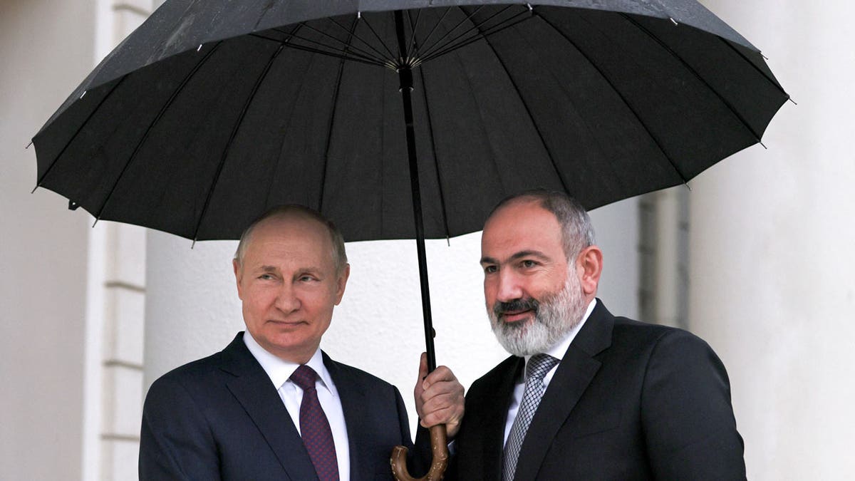 Russian President Vladimir Putin and Armenian Prime Minister Nikol Pashinyan