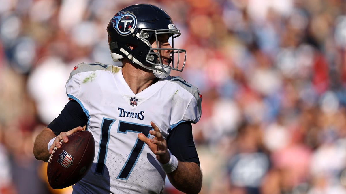 Titans Escape With 21-17 Win Over the Commanders