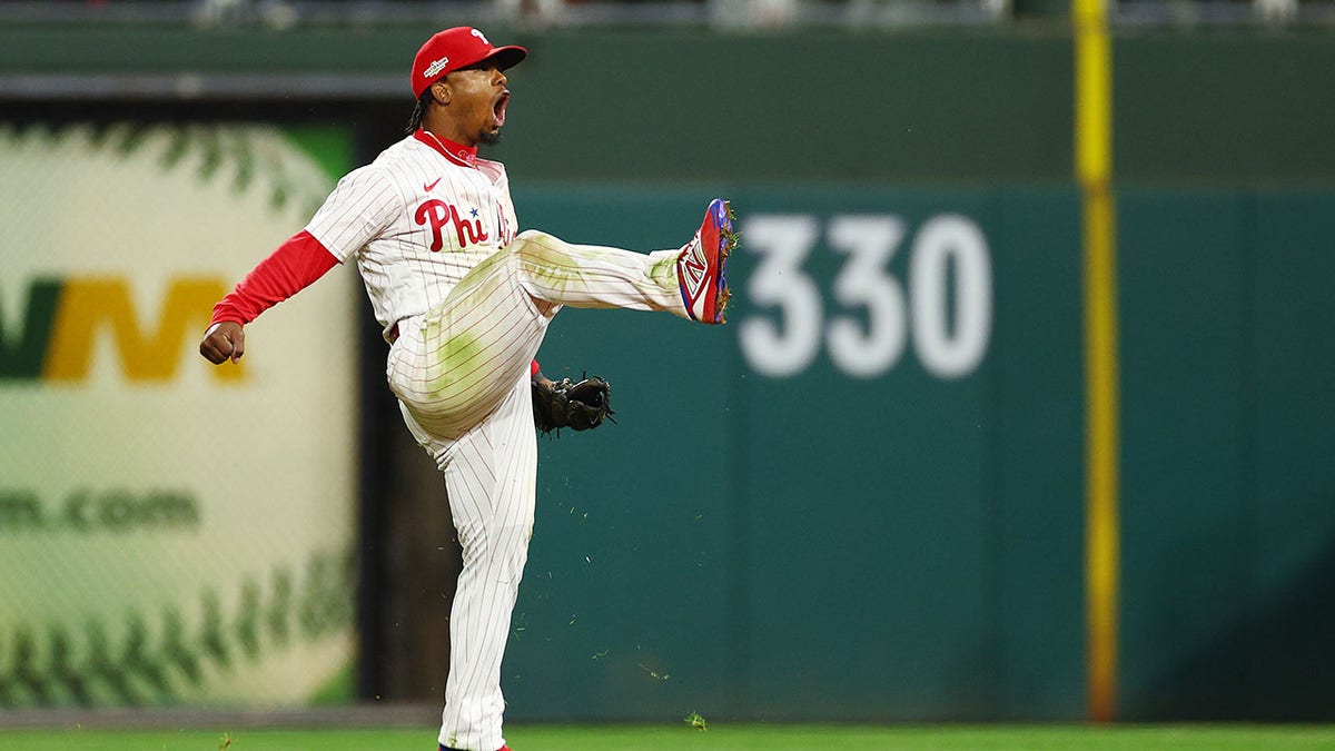 NLCS: Jean Segura and Phillies Beat Padres in Game 3 - The New