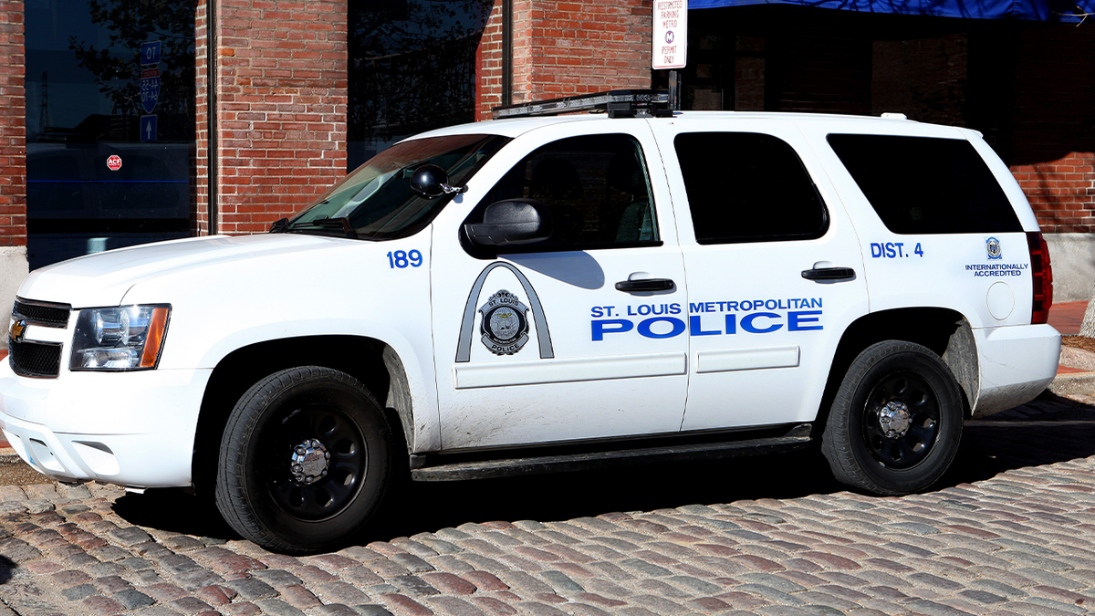 Photo of St. Louis Police Dept SUV