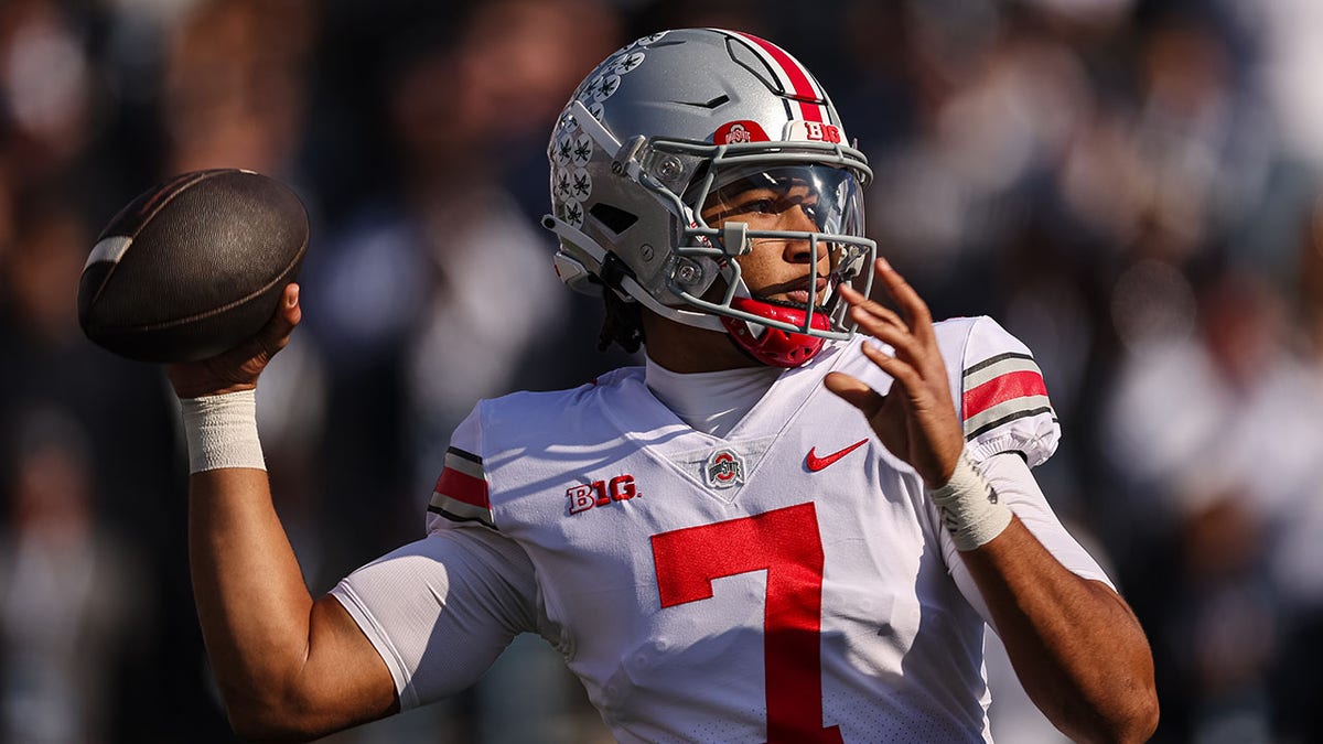 CJ Stroud throwing