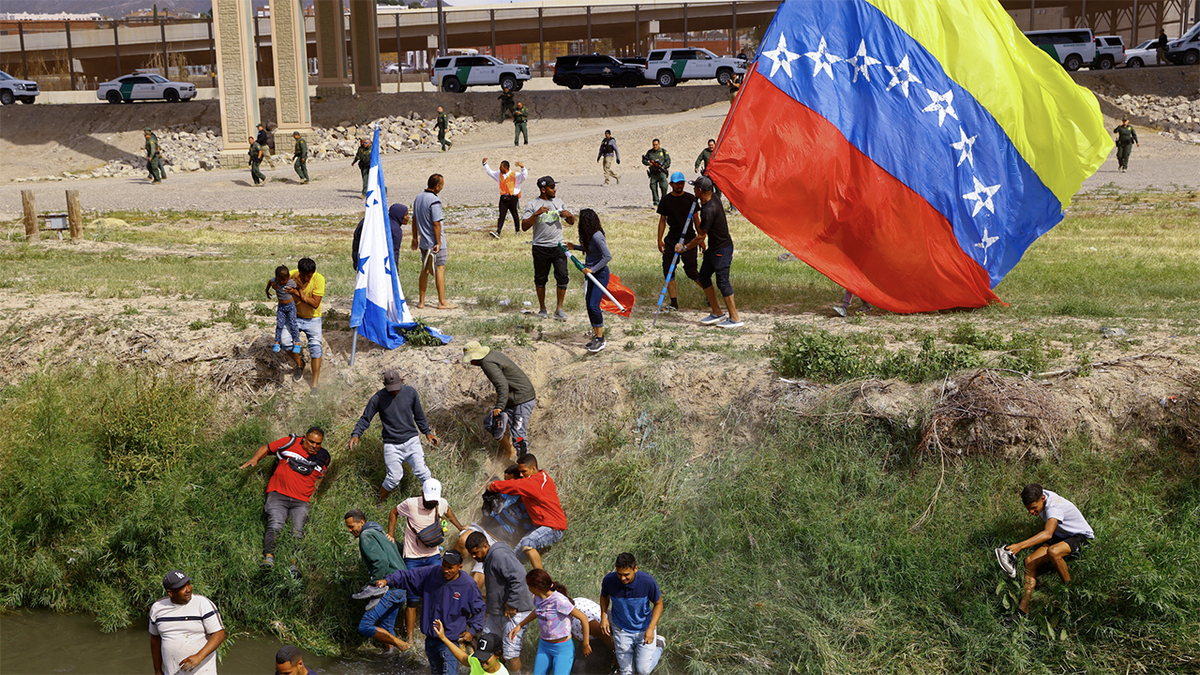 Venezuelan protesters cross into Texas